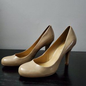 Nine West Camel / Tan Patent Leather Round Toe Mid Heel Pump - Size 7